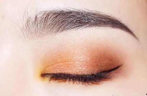 国产眼影的视频,色彩斑斓，魅力无限